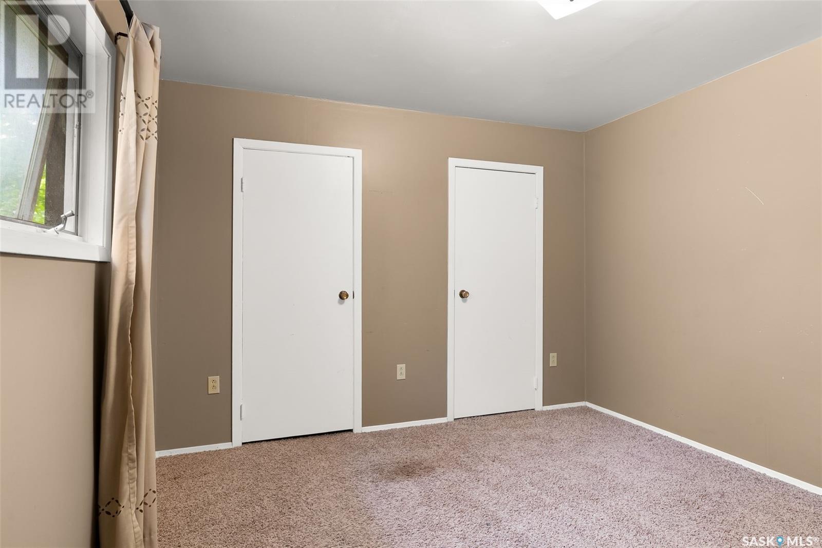 Single Family House Bungalow for Sale in  Grey STREET Regina 