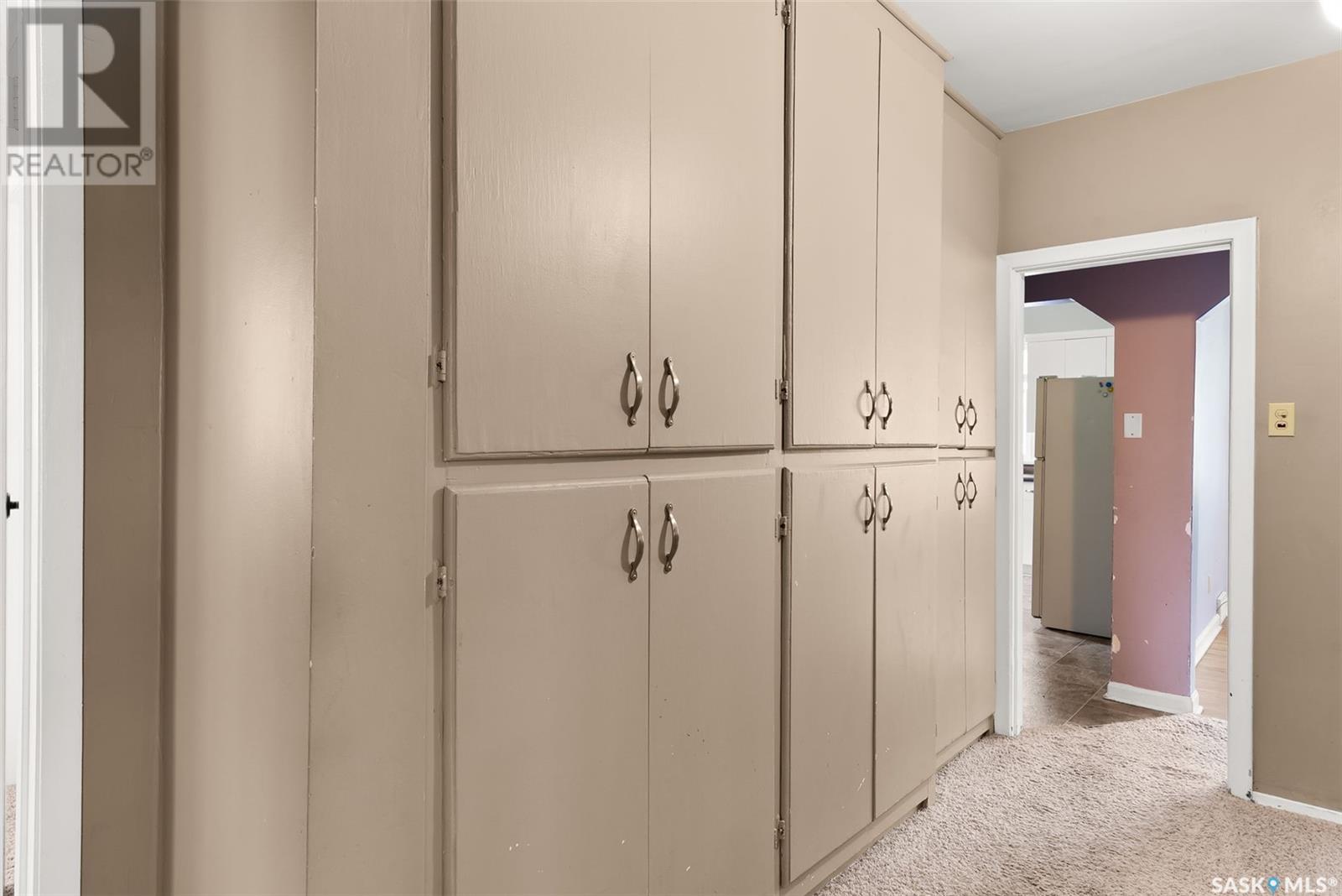 Single Family House Bungalow for Sale in  Grey STREET Regina 