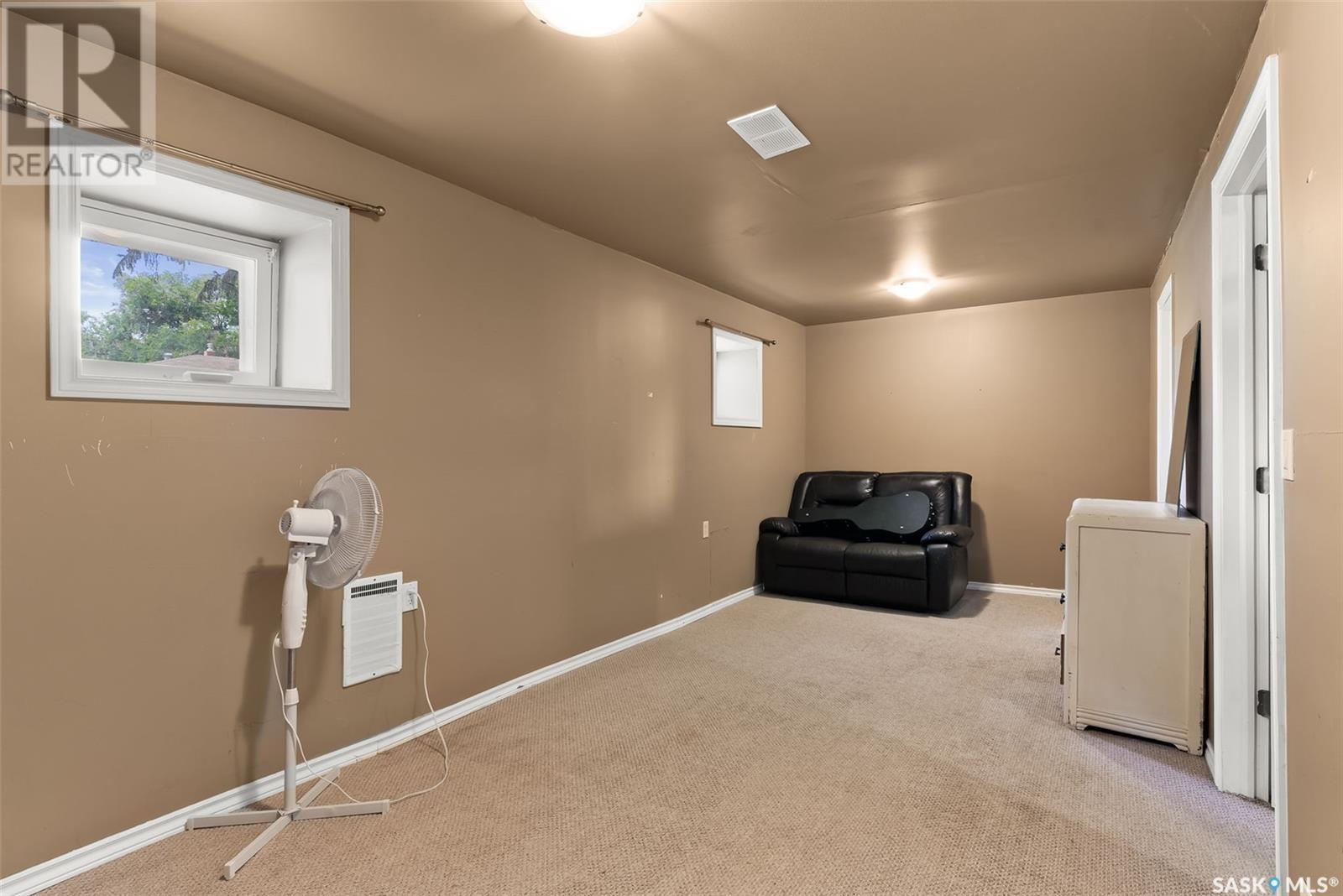 Single Family House Bungalow for Sale in  Grey STREET Regina 