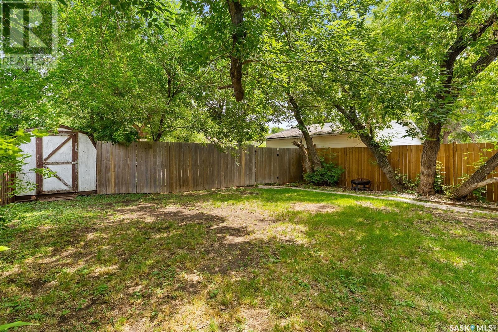 Single Family House Bungalow for Sale in  Grey STREET Regina 