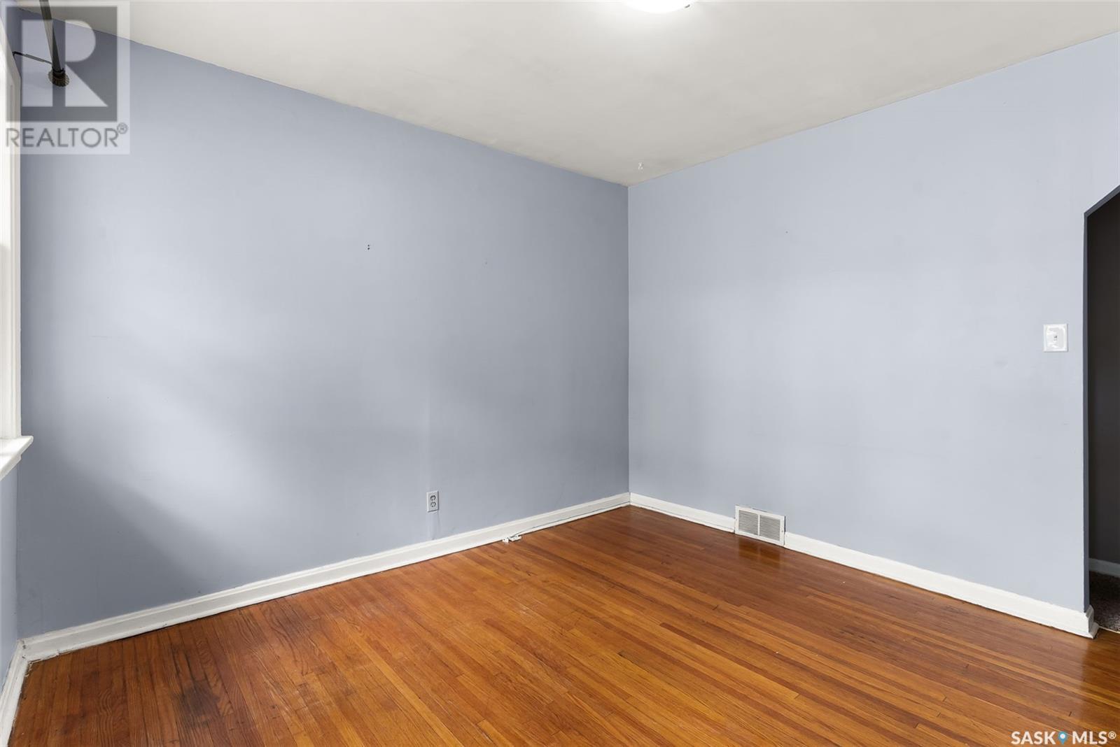 Single Family House Bungalow for Sale in  Grey STREET Regina 