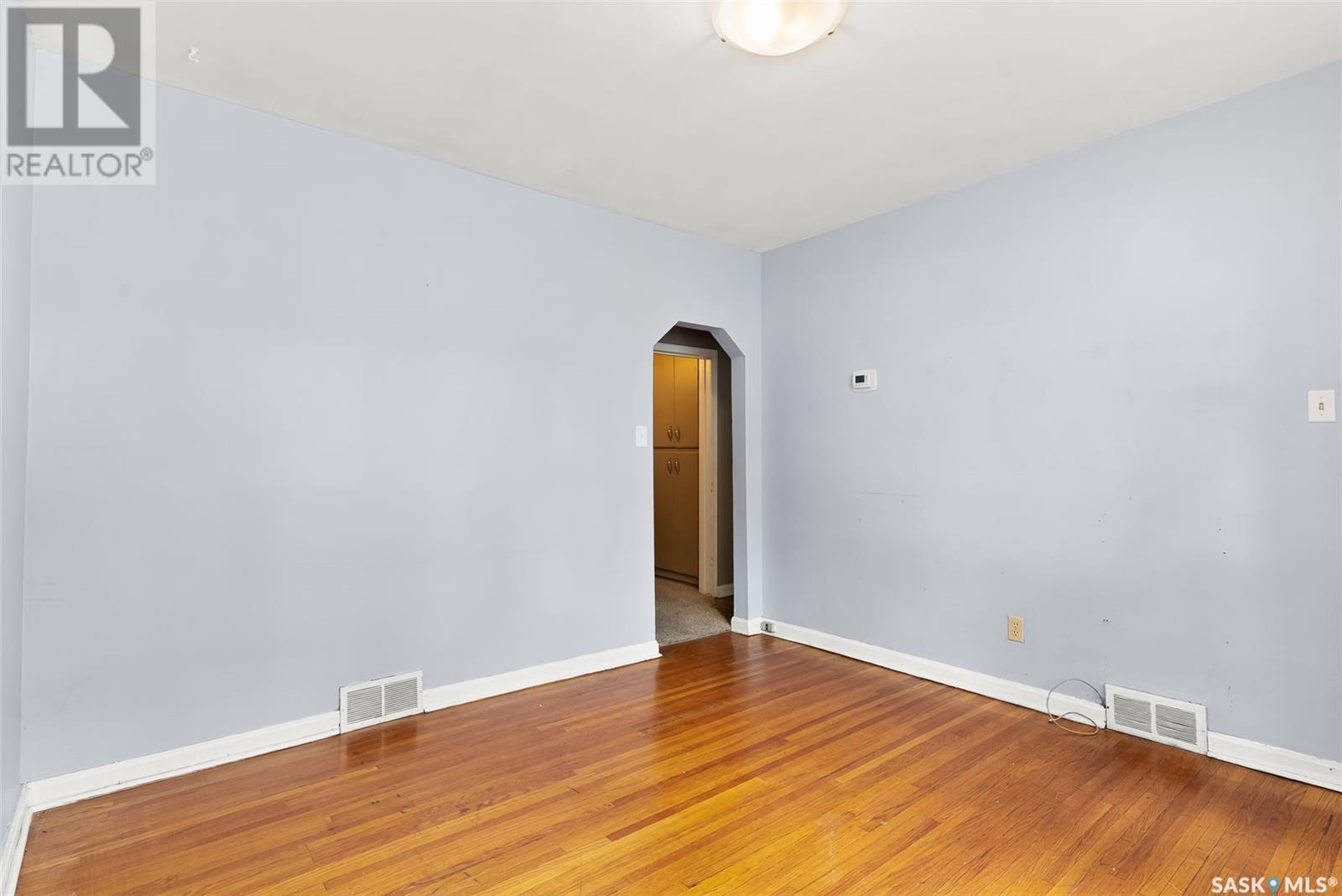 Single Family House Bungalow for Sale in  Grey STREET Regina 