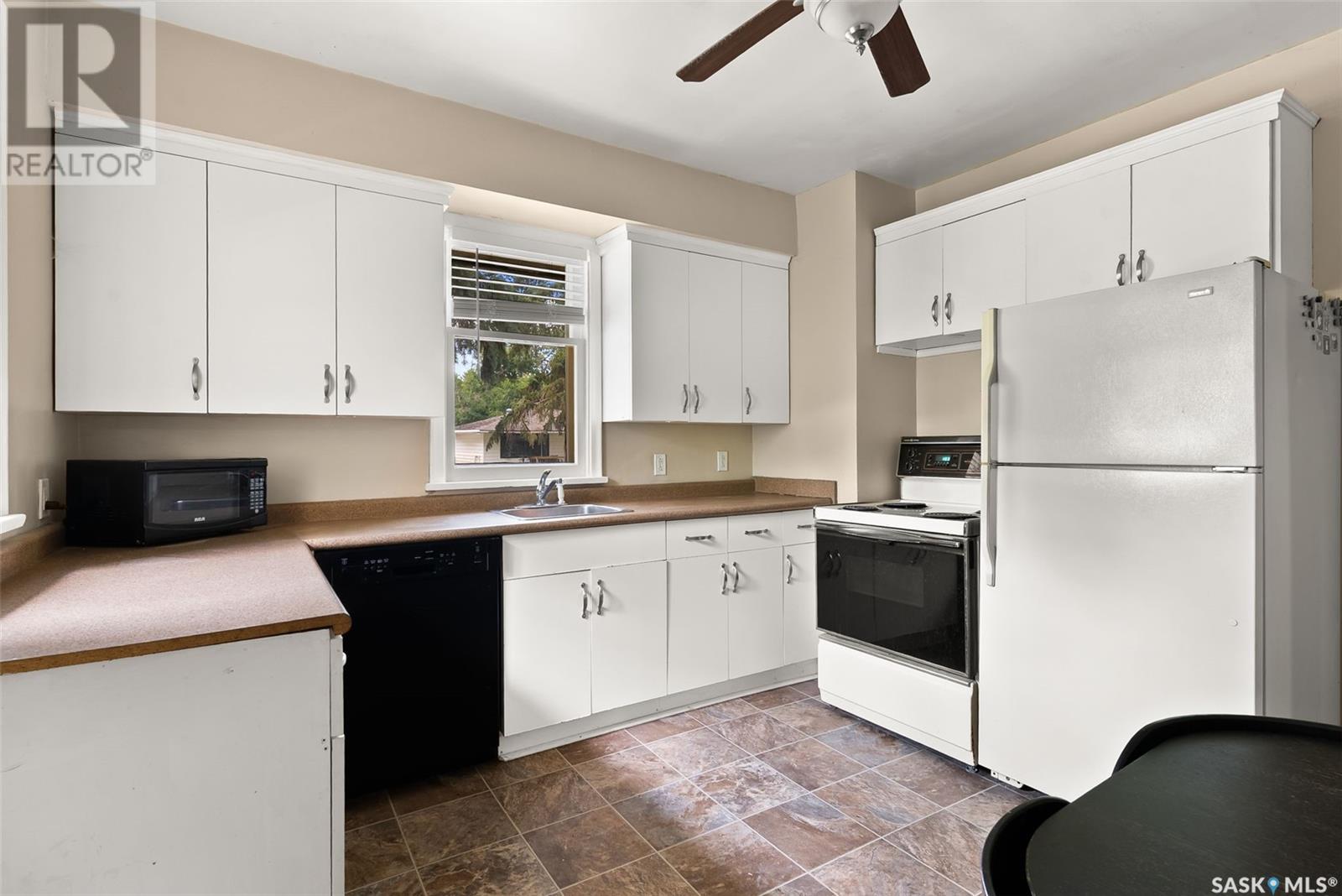 Single Family House Bungalow for Sale in  Grey STREET Regina 