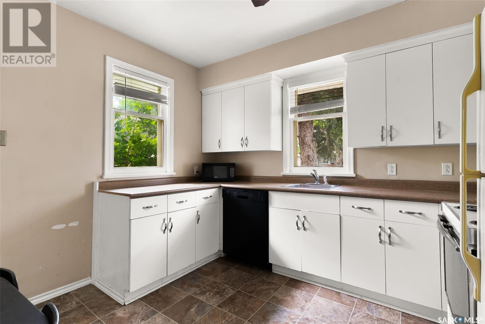 Single Family House Bungalow for Sale in  Grey STREET Regina 