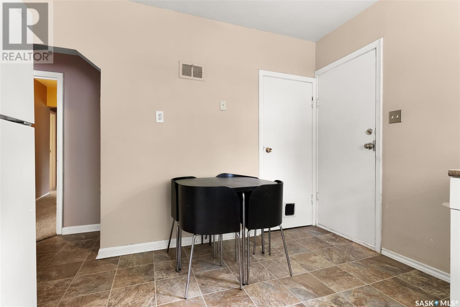 Single Family House Bungalow for Sale in  Grey STREET Regina 