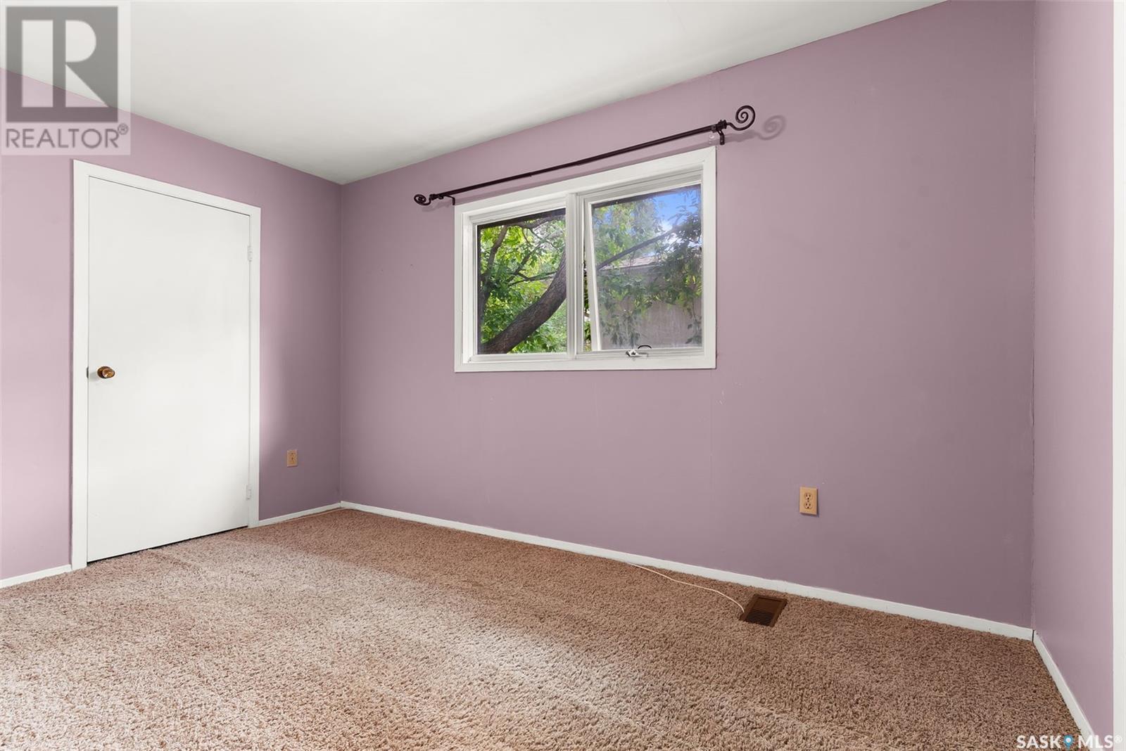 Single Family House Bungalow for Sale in  Grey STREET Regina 