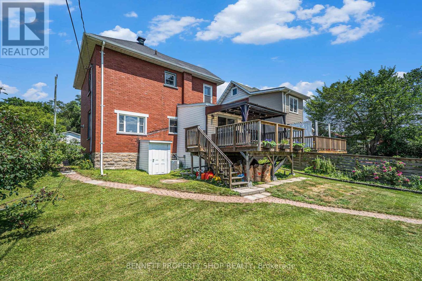 Photo 26 of 18 Queen Street, Smiths Falls ON