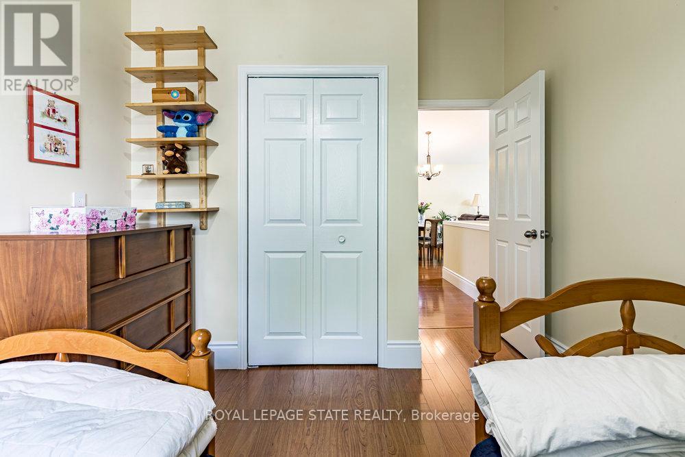 Photo 2 of 1510 Norwood Avenue, Burlington ON