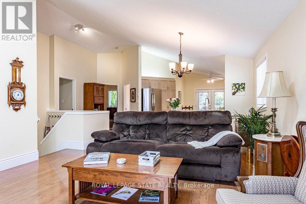 Photo 12 of 1510 Norwood Avenue, Burlington ON