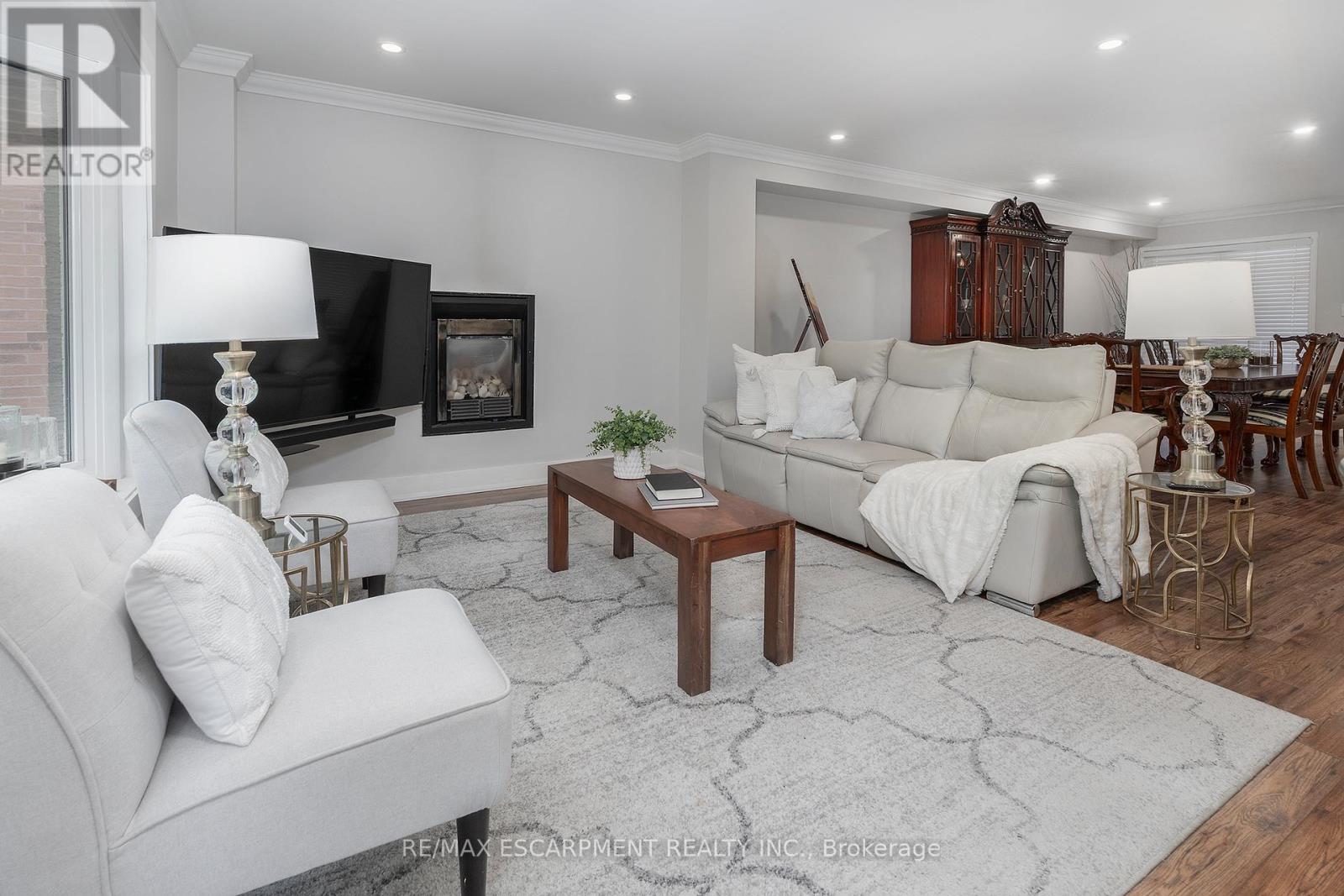 Photo 17 of 3770 Forest Bluff Crescent, Mississauga ON