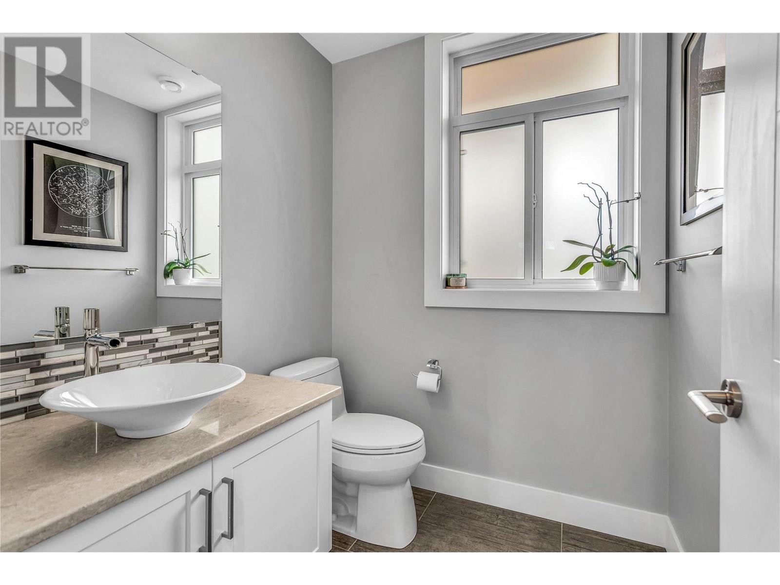 9 1102 Cameron Avenue, Kelowna
