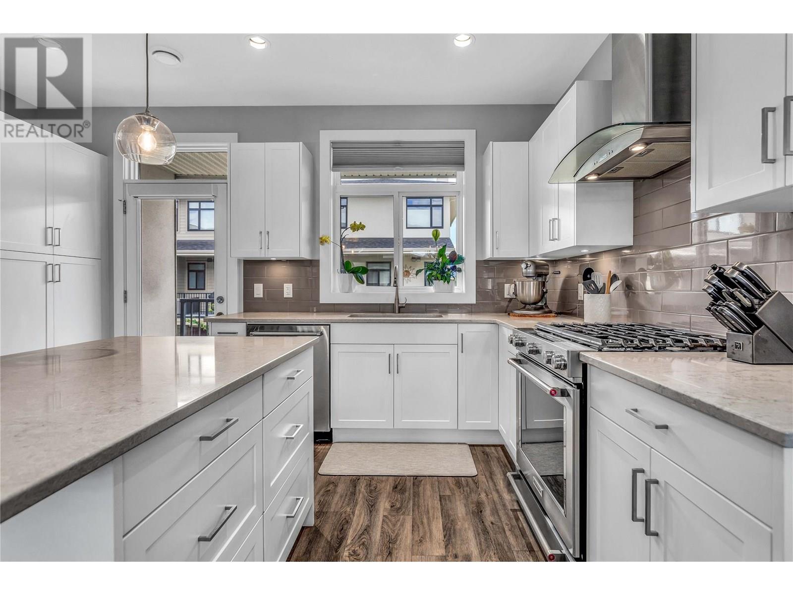 9 1102 Cameron Avenue, Kelowna