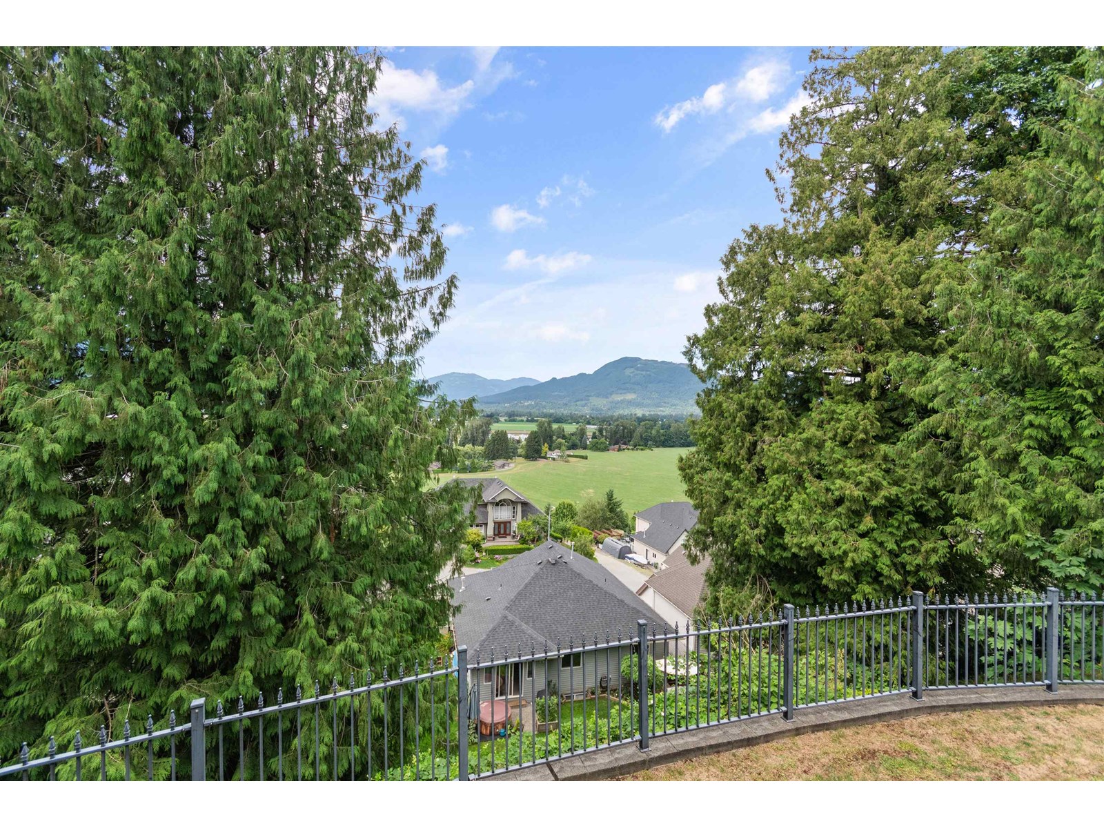 Photo 9 of 47495 Swallow Crescent Little Mountain, Chilliwack BC