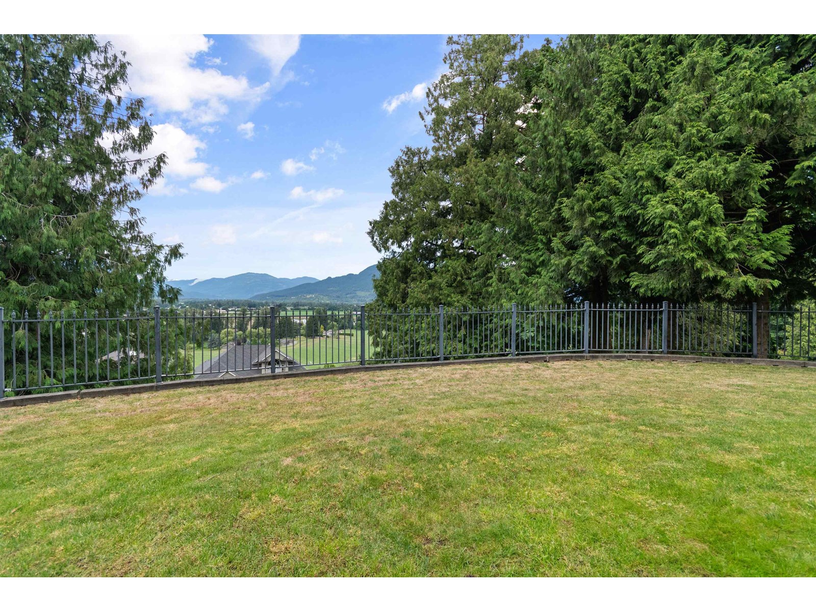 Photo 8 of 47495 Swallow Crescent Little Mountain, Chilliwack BC
