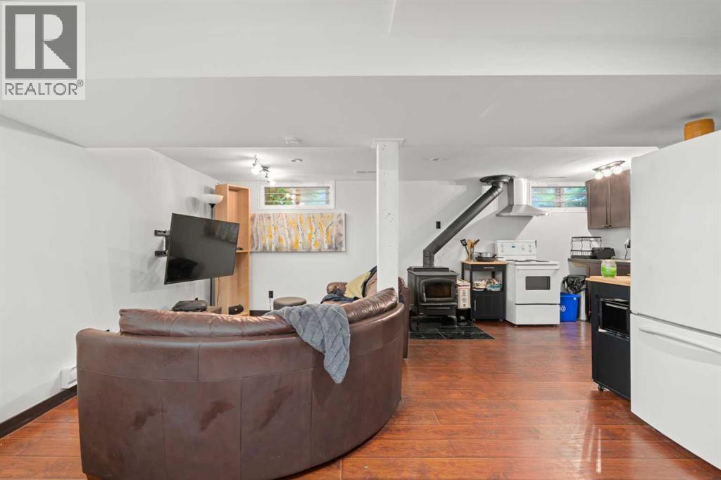 Photo 11 of 715 4 A Street Nw, Calgary AB