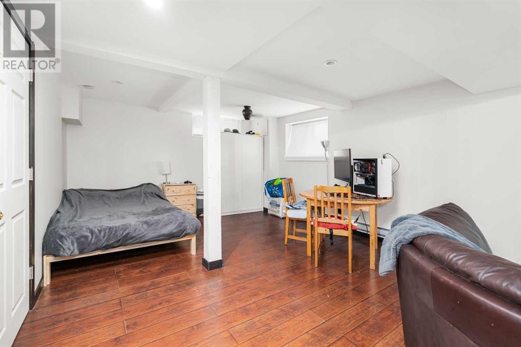 Photo 9 of 715 4 A Street Nw, Calgary AB