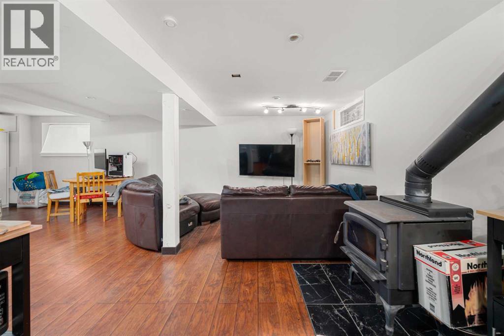 Photo 10 of 715 4 A Street Nw, Calgary AB