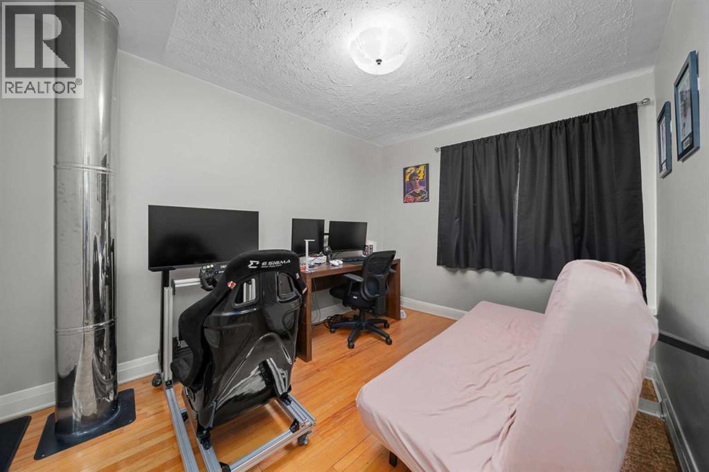 Photo 8 of 715 4 A Street Nw, Calgary AB