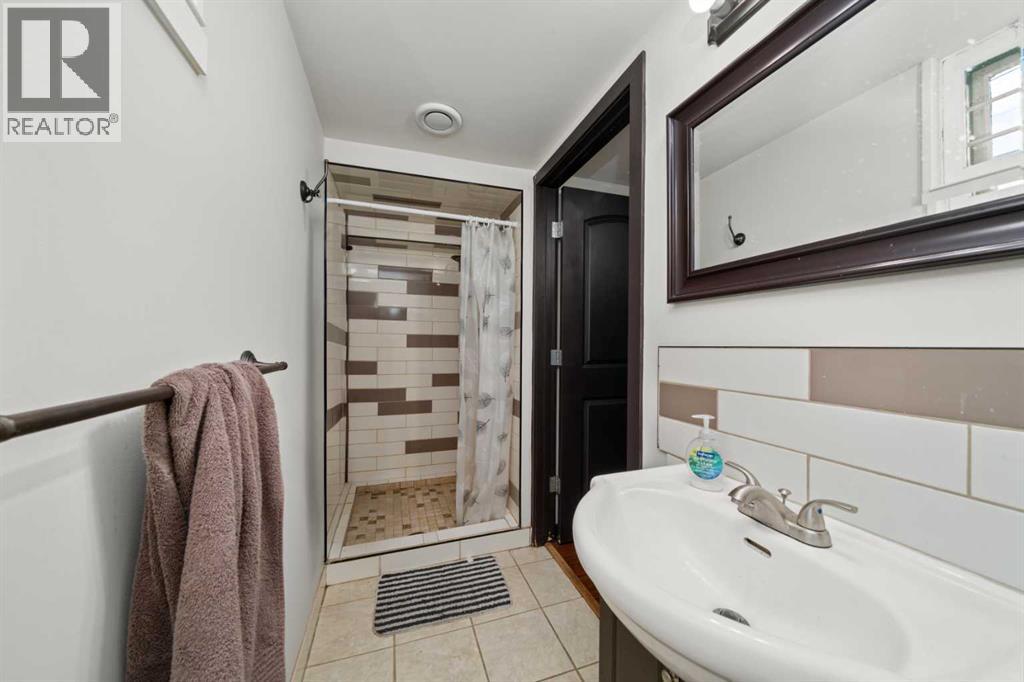 Photo 13 of 715 4 A Street Nw, Calgary AB