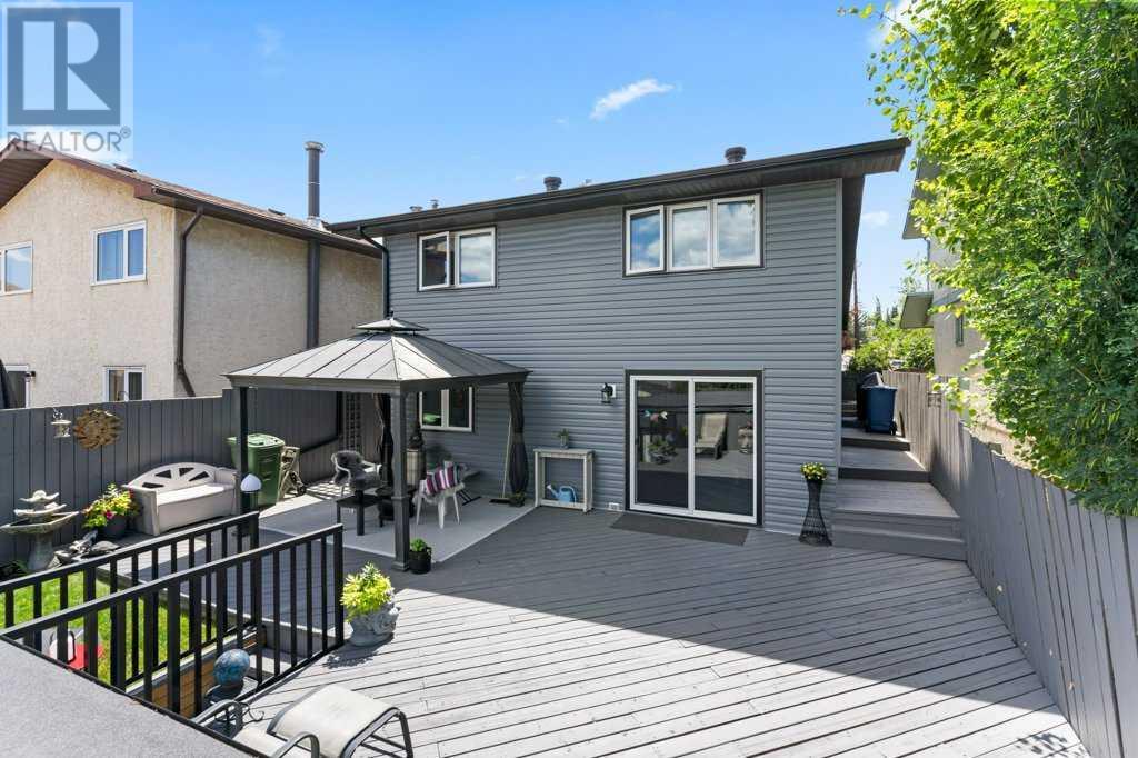 Single Family House 4 Level for Sale in  Beacham Rise NW Beddington Heights Calgary 