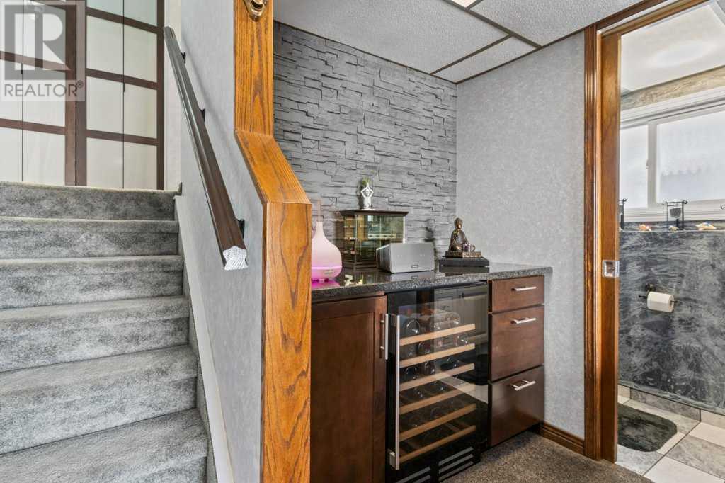 Single Family House 4 Level for Sale in  Beacham Rise NW Beddington Heights Calgary 