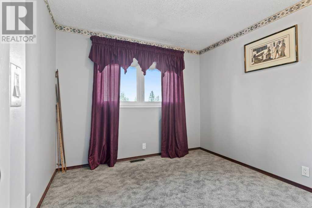 Single Family House 4 Level for Sale in  Beacham Rise NW Beddington Heights Calgary 