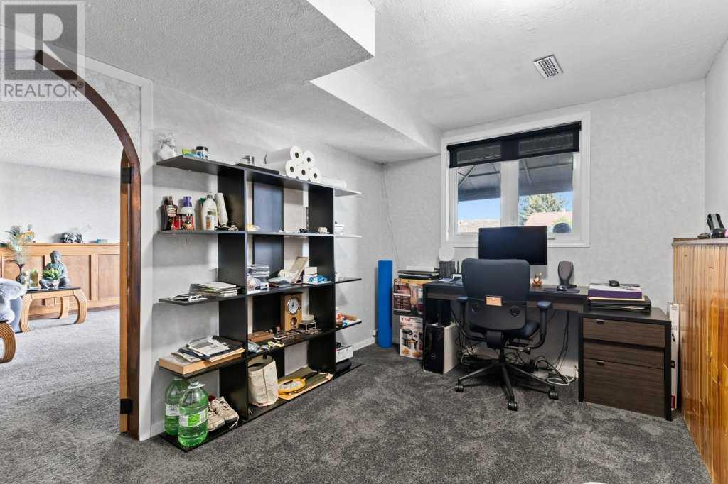 Single Family House 4 Level for Sale in  Beacham Rise NW Beddington Heights Calgary 