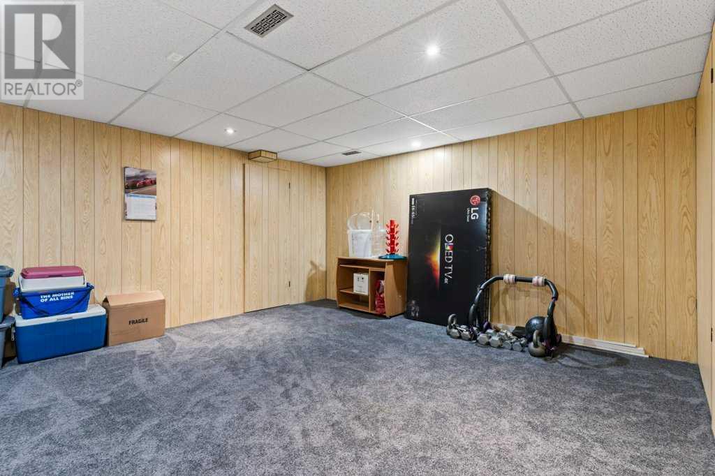 Single Family House 4 Level for Sale in  Beacham Rise NW Beddington Heights Calgary 