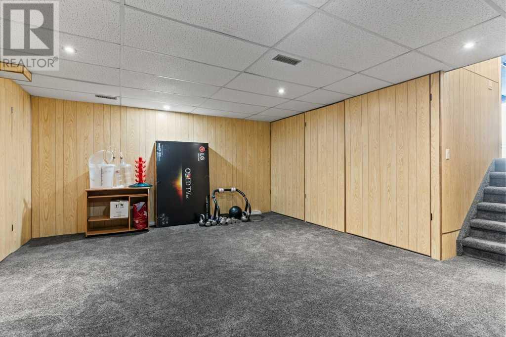 Single Family House 4 Level for Sale in  Beacham Rise NW Beddington Heights Calgary 