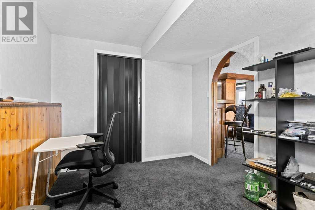 Single Family House 4 Level for Sale in  Beacham Rise NW Beddington Heights Calgary 