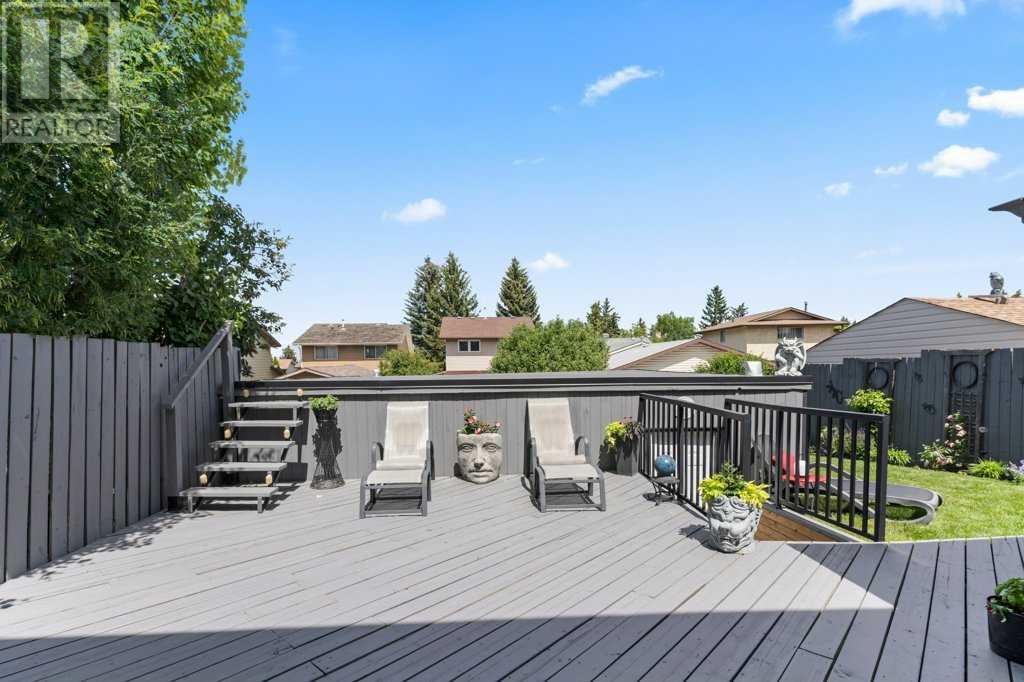 Single Family House 4 Level for Sale in  Beacham Rise NW Beddington Heights Calgary 