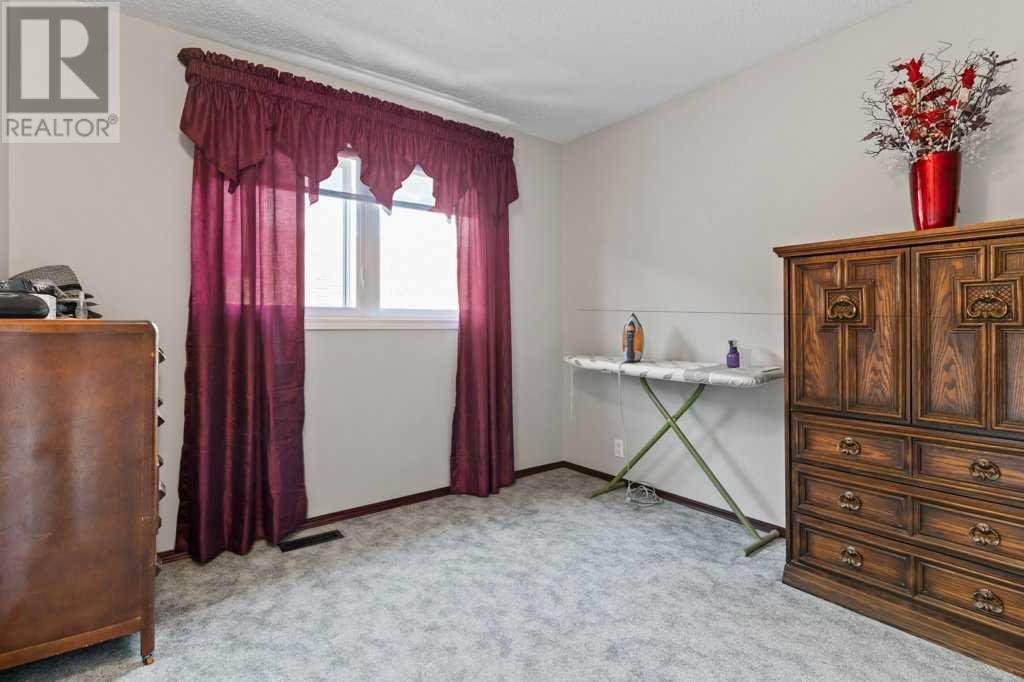 Single Family House 4 Level for Sale in  Beacham Rise NW Beddington Heights Calgary 