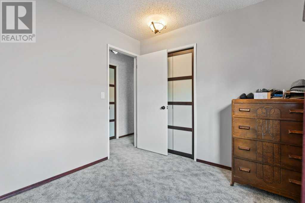Single Family House 4 Level for Sale in  Beacham Rise NW Beddington Heights Calgary 