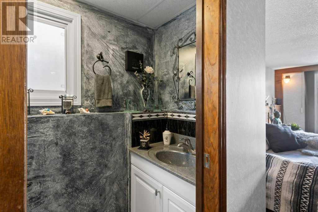 Single Family House 4 Level for Sale in  Beacham Rise NW Beddington Heights Calgary 