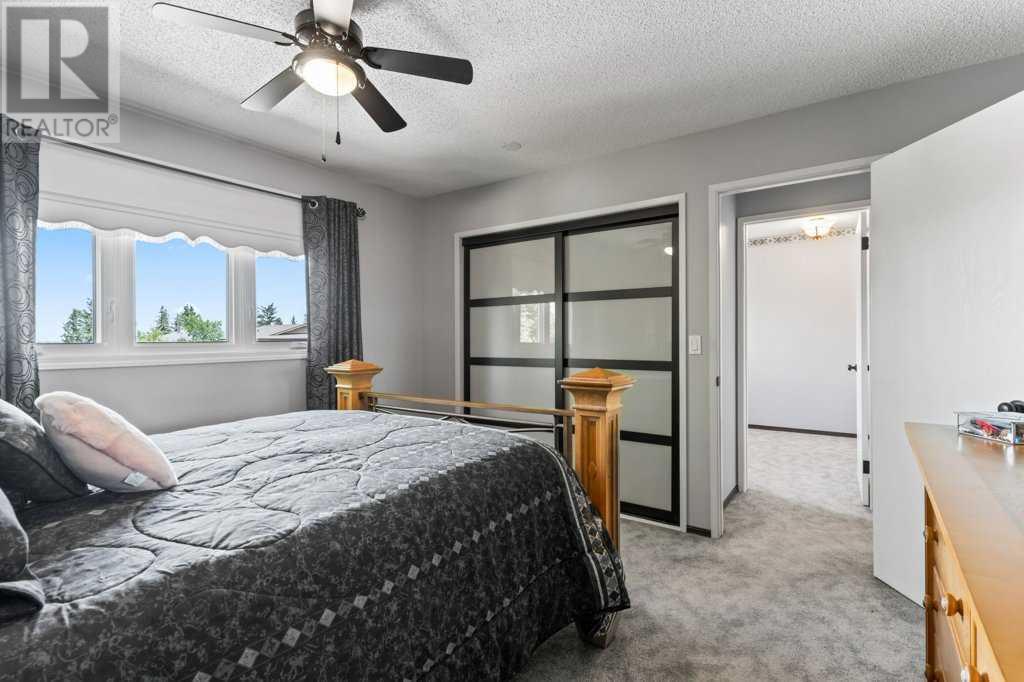 Single Family House 4 Level for Sale in  Beacham Rise NW Beddington Heights Calgary 