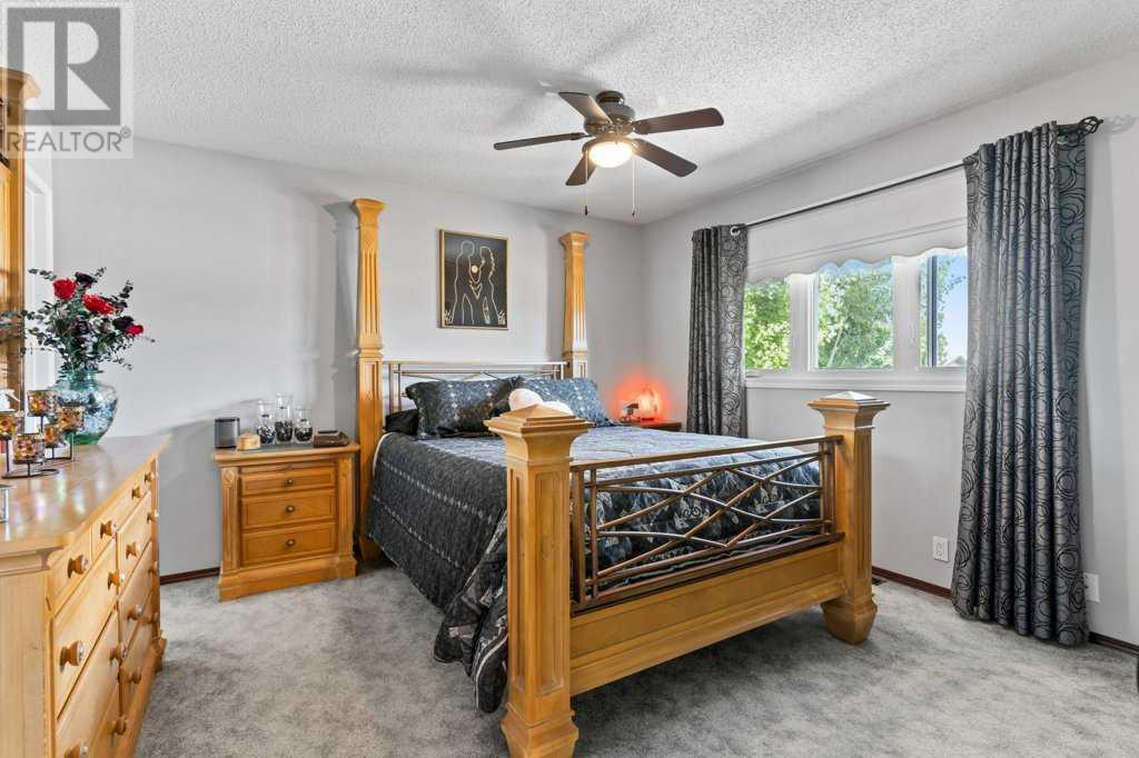 Single Family House 4 Level for Sale in  Beacham Rise NW Beddington Heights Calgary 