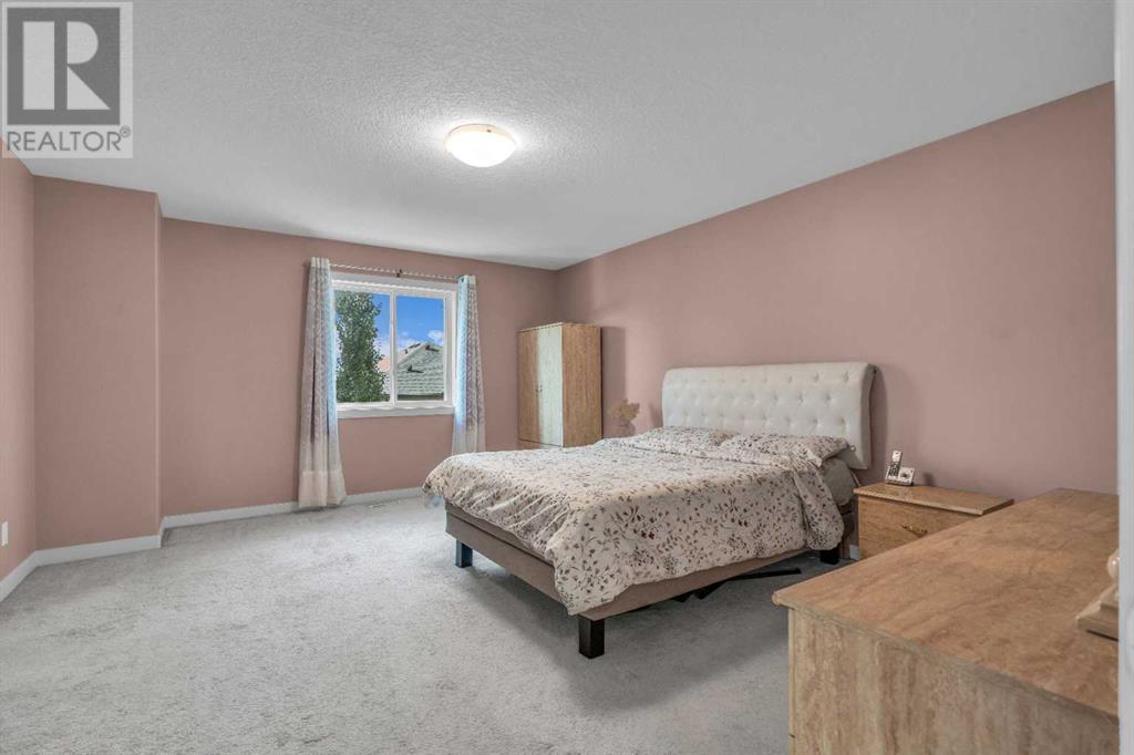 Single Family House for Sale in  Everhollow Green SW Evergreen Calgary 