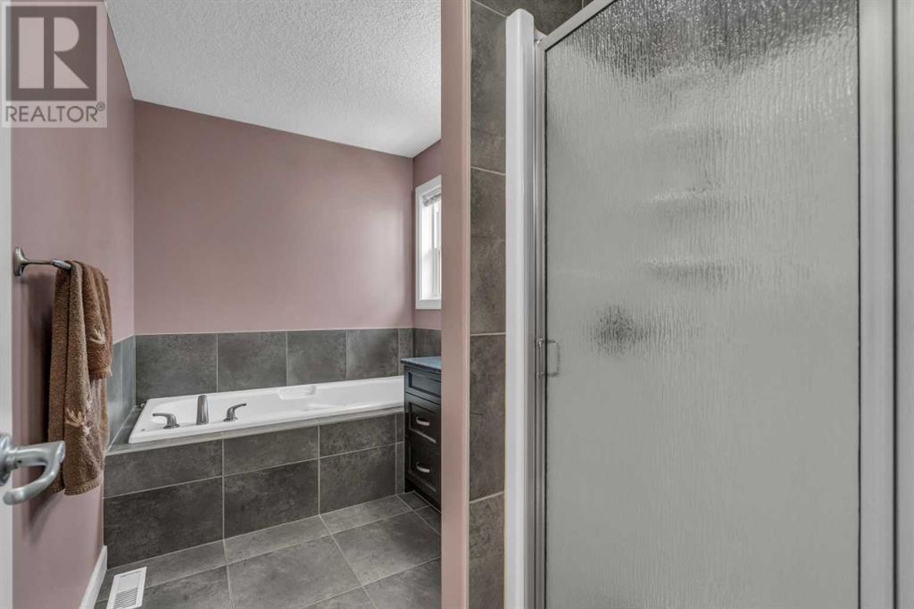 Single Family House for Sale in  Everhollow Green SW Evergreen Calgary 