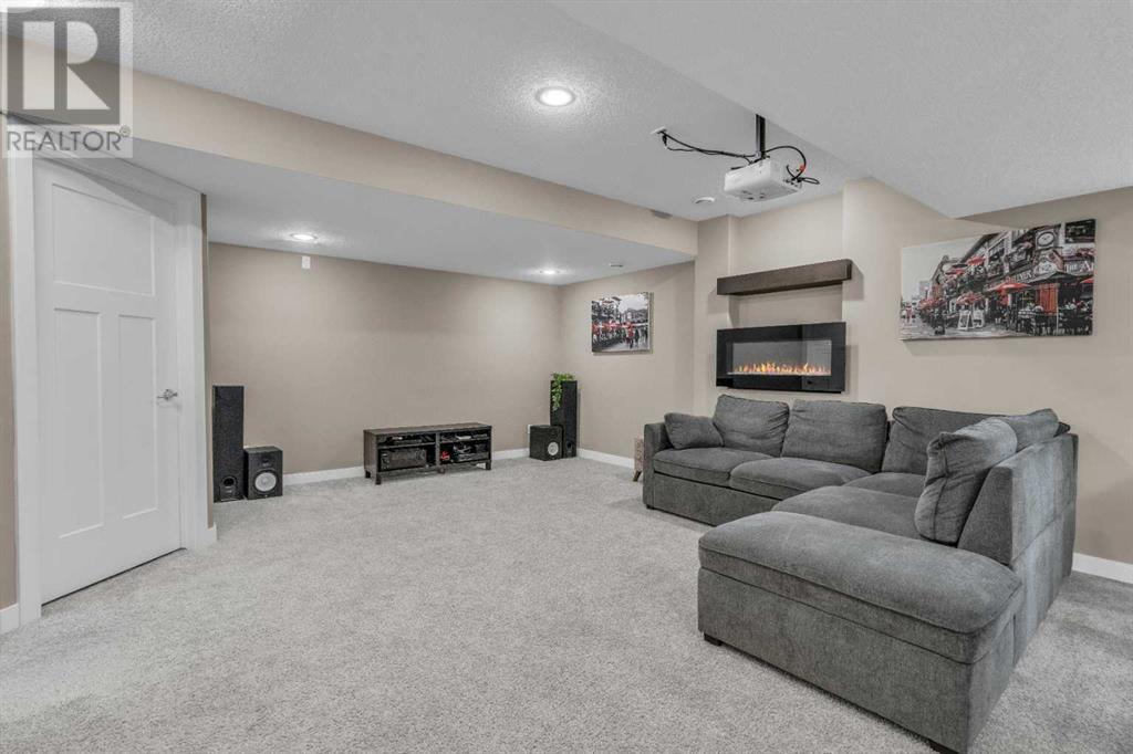 Single Family House for Sale in  Everhollow Green SW Evergreen Calgary 