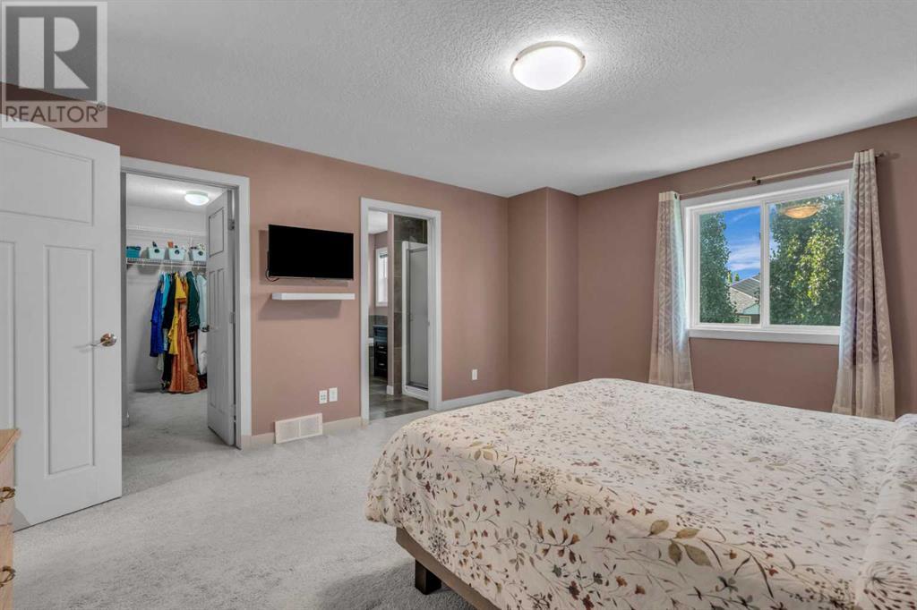Single Family House for Sale in  Everhollow Green SW Evergreen Calgary 
