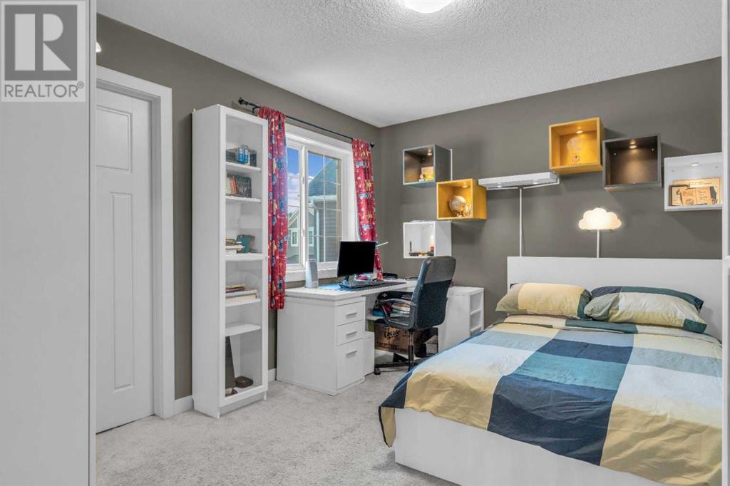 Single Family House for Sale in  Everhollow Green SW Evergreen Calgary 