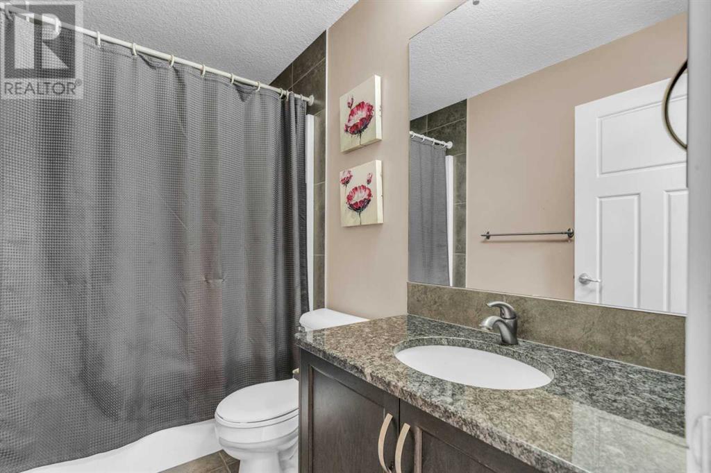 Single Family House for Sale in  Everhollow Green SW Evergreen Calgary 