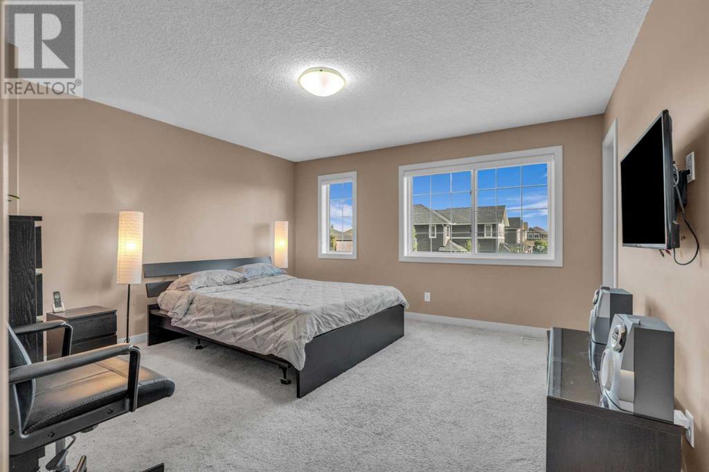Single Family House for Sale in  Everhollow Green SW Evergreen Calgary 