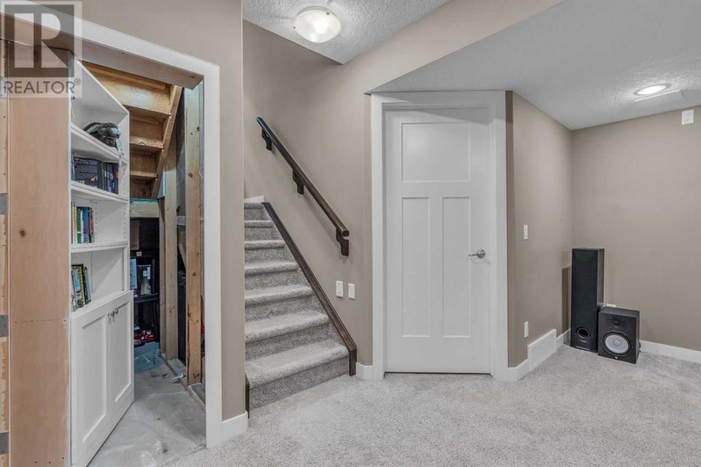 Single Family House for Sale in  Everhollow Green SW Evergreen Calgary 