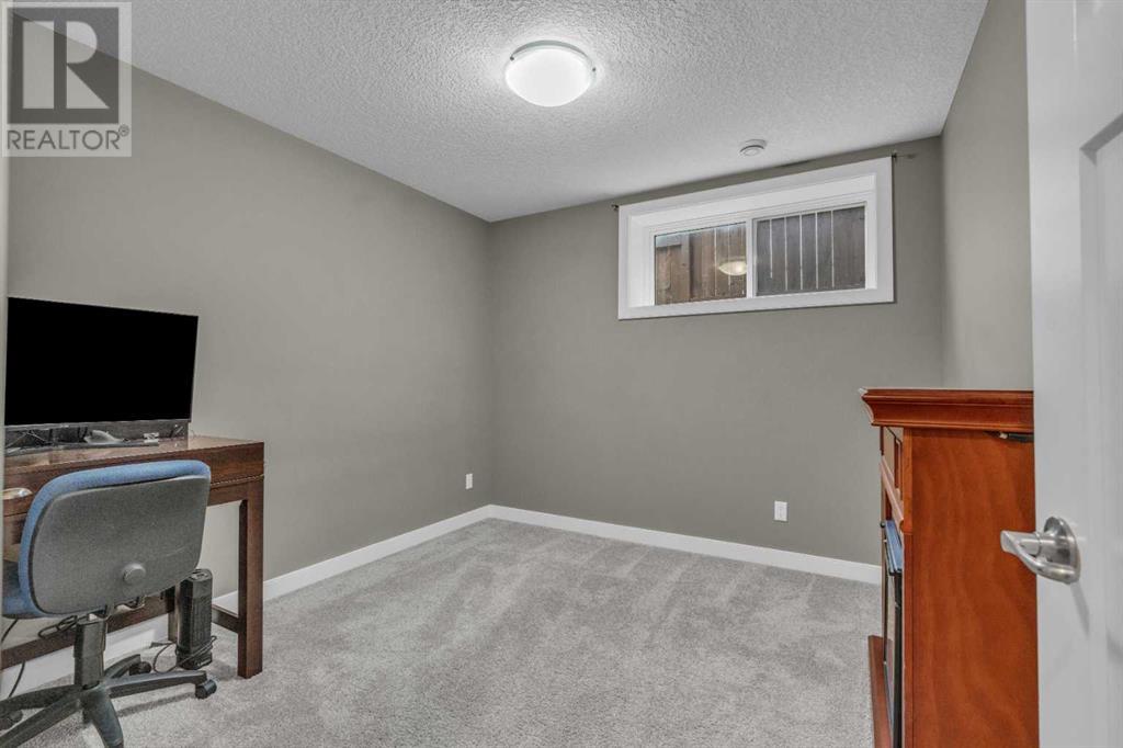 Single Family House for Sale in  Everhollow Green SW Evergreen Calgary 