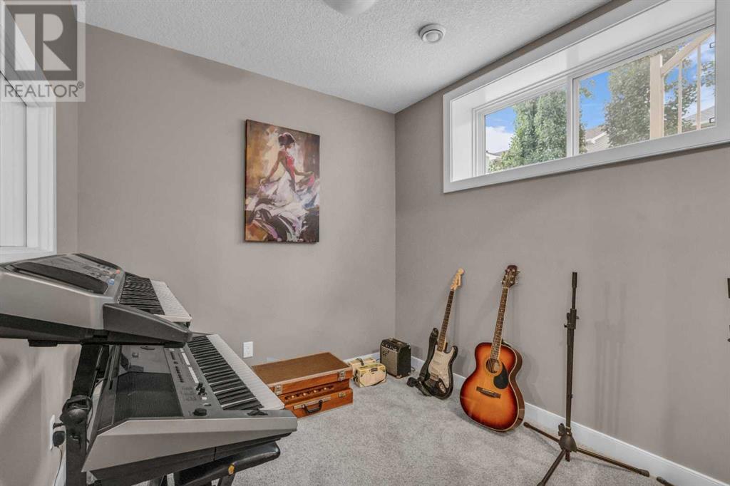 Single Family House for Sale in  Everhollow Green SW Evergreen Calgary 
