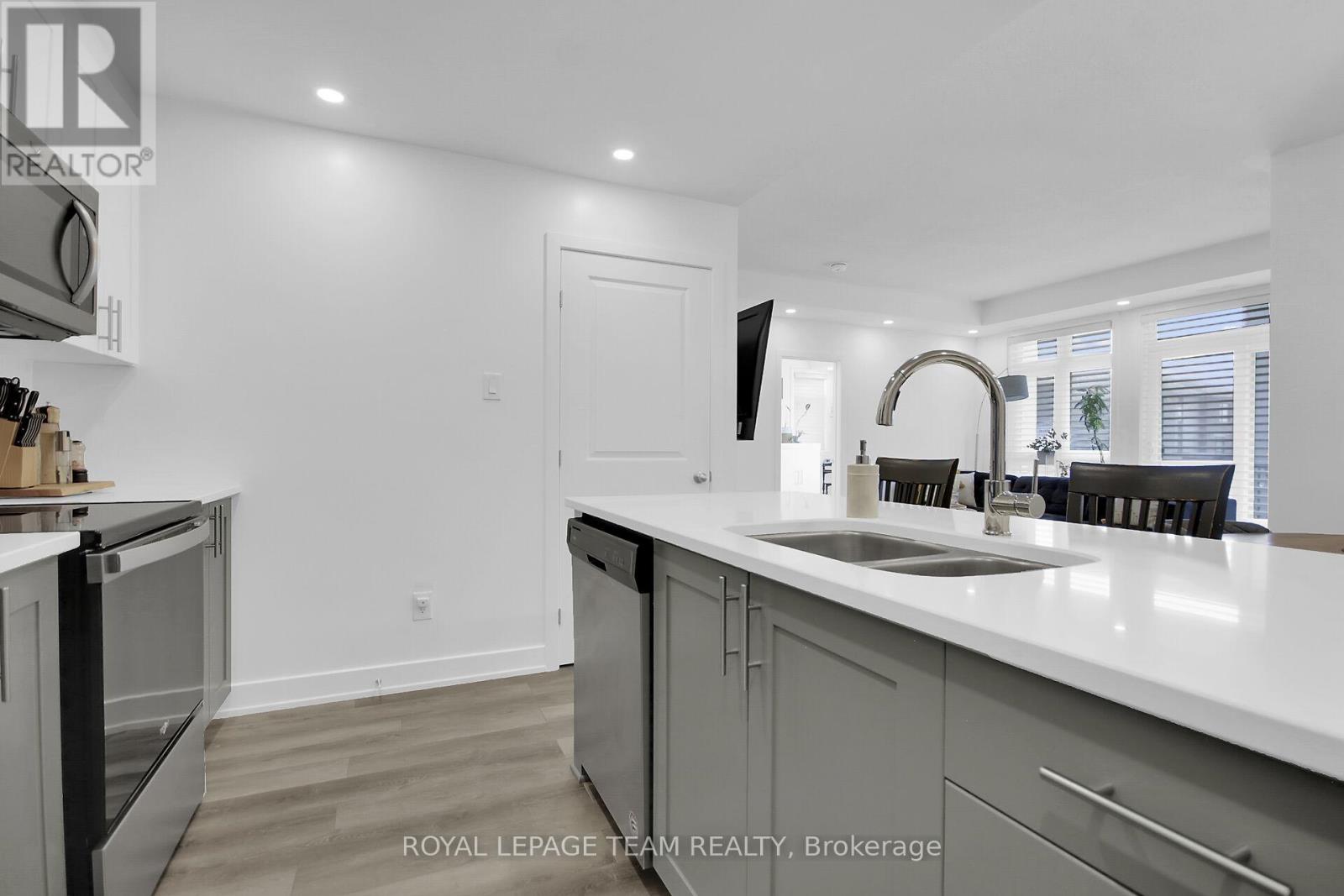 Photo 24 of H 300 Tulum Crescent, Ottawa ON