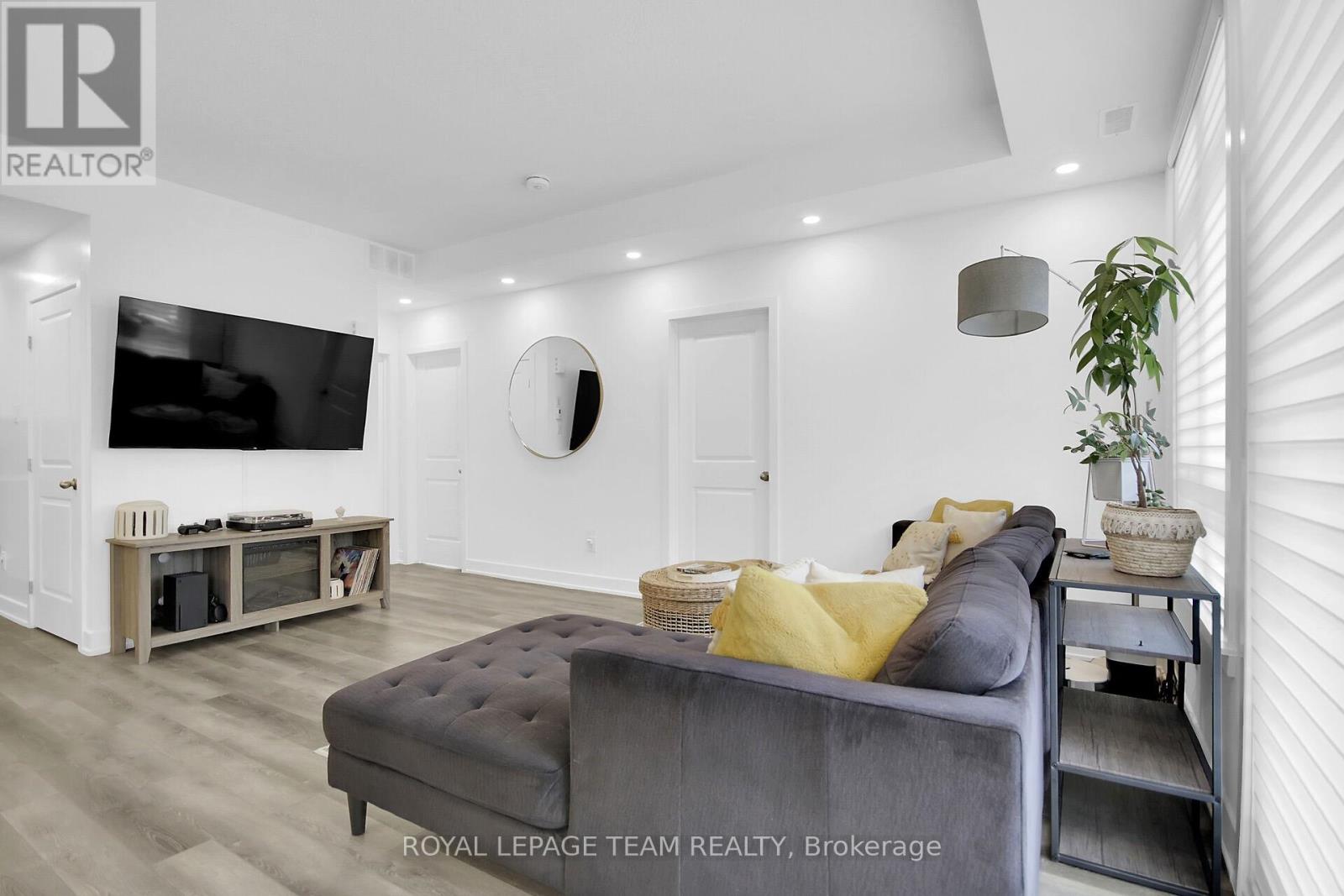 Photo 7 of H 300 Tulum Crescent, Ottawa ON