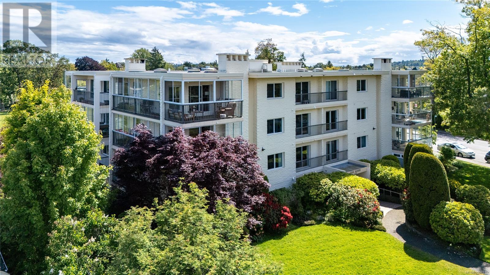 103 2323 Hamiota Street, Oak Bay