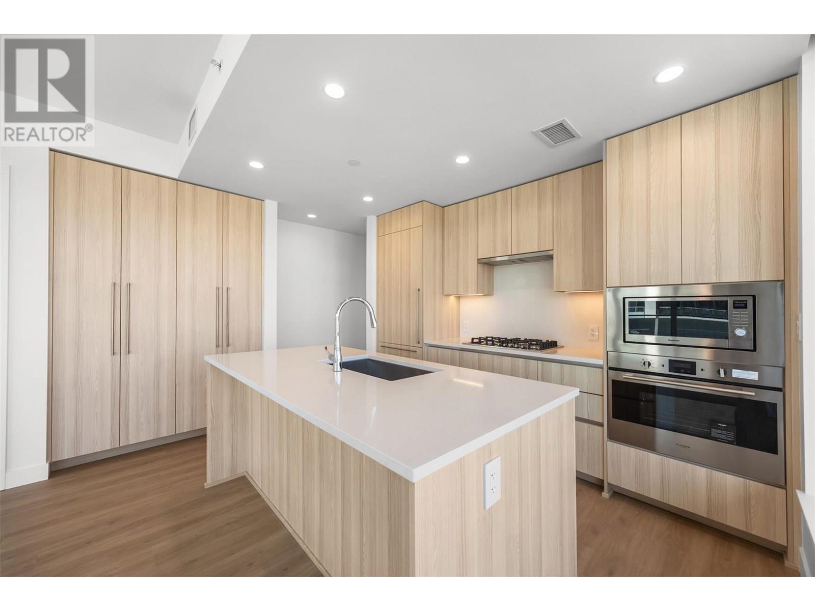Photo 10 of 238 Leon Avenue Unit 702, Kelowna BC